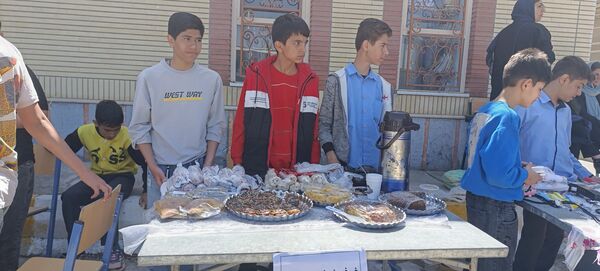 برپایی بازارچه در مدرسه ولیعصر آشخانه 