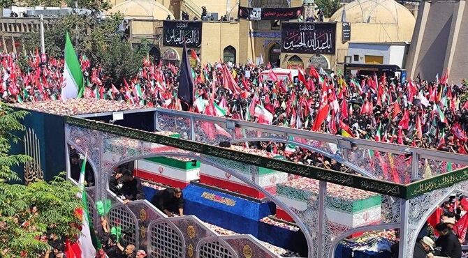 خودروی حامل پیکر مطهر رهبر شهید به میدان آزادی رسید