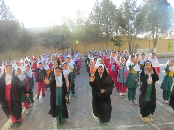 صبحگاهی شاد و پرنشاط در مدارس خاتم