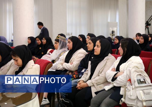 آیین تجلیل از برگزیدگان جشنواره‌های فرهنگی و هنری شمال‌غرب کشور در تبریز