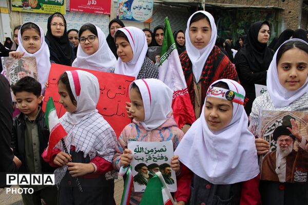 سنگ تمام دانش آموزان گالیکش در راهپیمایی روز قدس