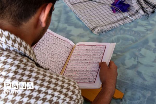 برنامه جزء خوانی قرآن کریم در گلزار شهدای شهرستان مروست