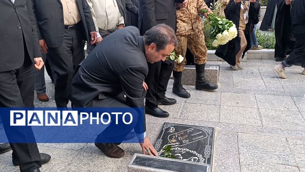 غبارروبی و عطرافشانی گلزار مطهر شهدا در نیشابور 