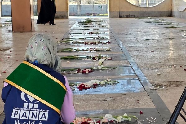 آیین گلباران مزار شهدا با حضور مسئولان شهرستان رباط‌کریم