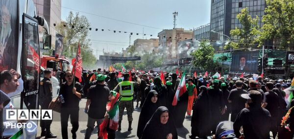 مصلای تهران با فریادِ باید برخاست لرزید