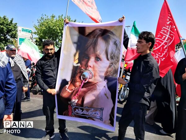  آخرین  وداع  ملت ایران با رهبر شهید در روز تشییع 