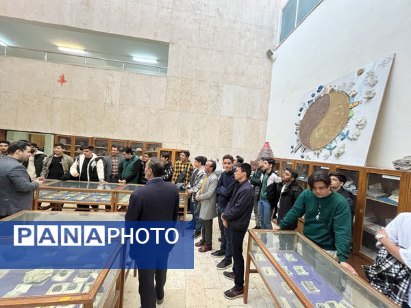 بازدید علمی دانش‌آموزان دبیرستان هدایتی قم از دانشگاه شهید بهشتی تهران 