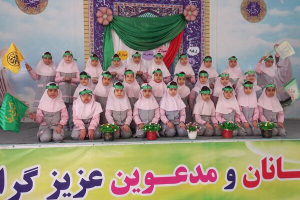 جشن نیمه شعبان و فجر با شور پیشتازان در مدرسه شهید جواد سرافراز