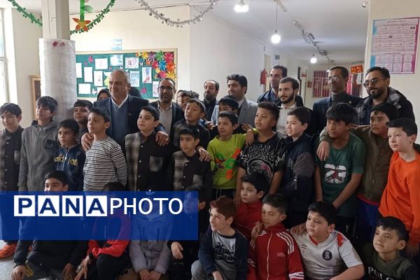 حضور سرزده مدیرکل آموزش و پرورش شهرستان‌های تهران در دبستان حافظ منطقه عباس آباد ناحیه یک شهرری
