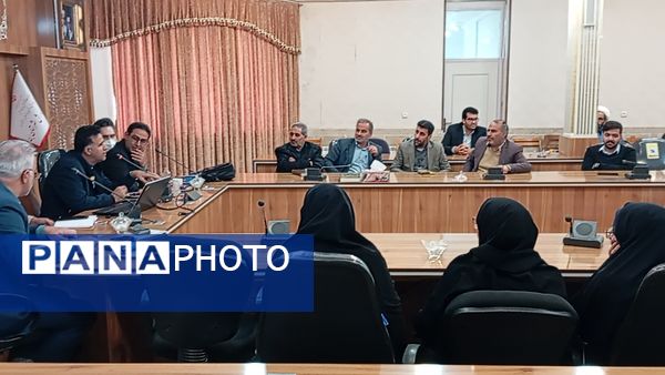 جلسه بررسی عملکرد و کیفیت آموزشی مدارس شهرستان بن با حضور مسئولان استانی