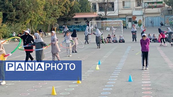 المپیاد ورزشی دانش‌آموزان در مدرسه پنجم مهر