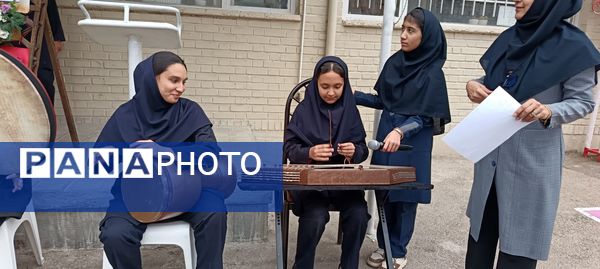 جشنواره کیک و دسر در دبیرستان کوثر فرهنگیان 