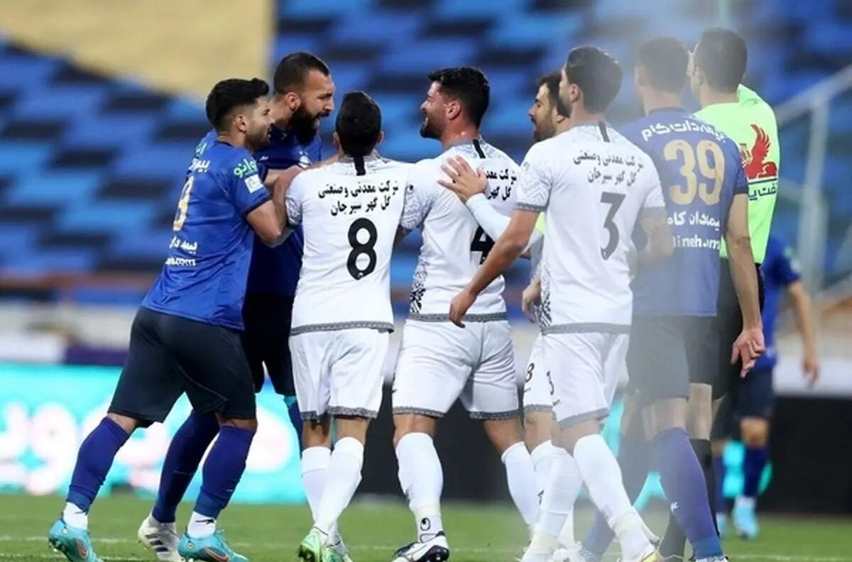 مشهد میزبان دیدار استقلال  مقابل گل‌گهر 