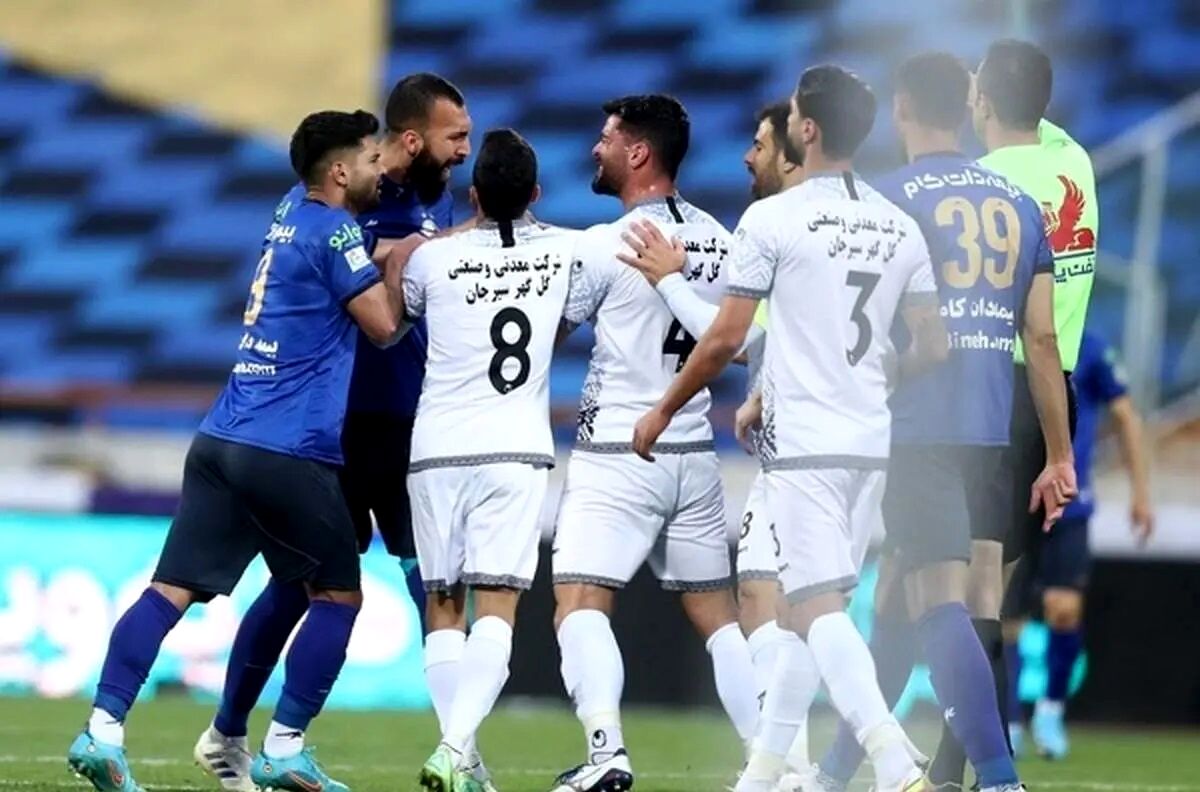 مشهد میزبان دیدار استقلال  مقابل گل‌گهر 