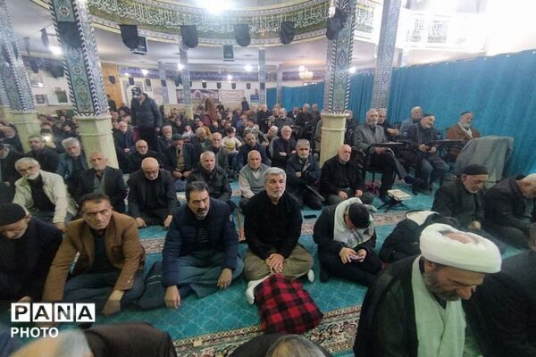 تجمع مردم فیروزکوه در خون‌خواهی امام امت در نماز جمعه