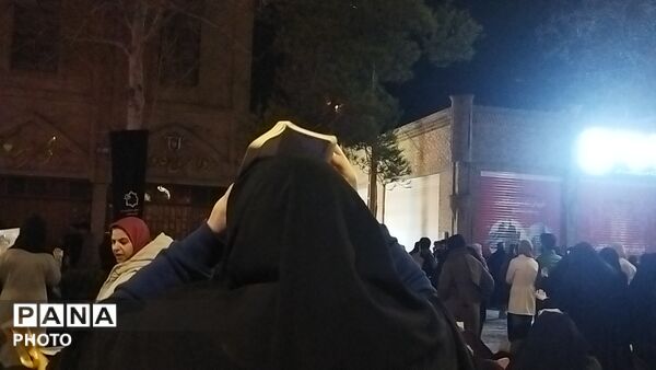 نیشابوری ها قرآن ها را به سر گرفتند-۱ 