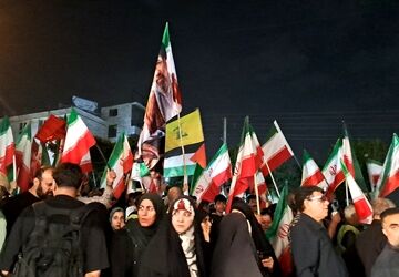 جوشش غیرت انقلابی مردم کرج در راهپیمایی‌های شبانه