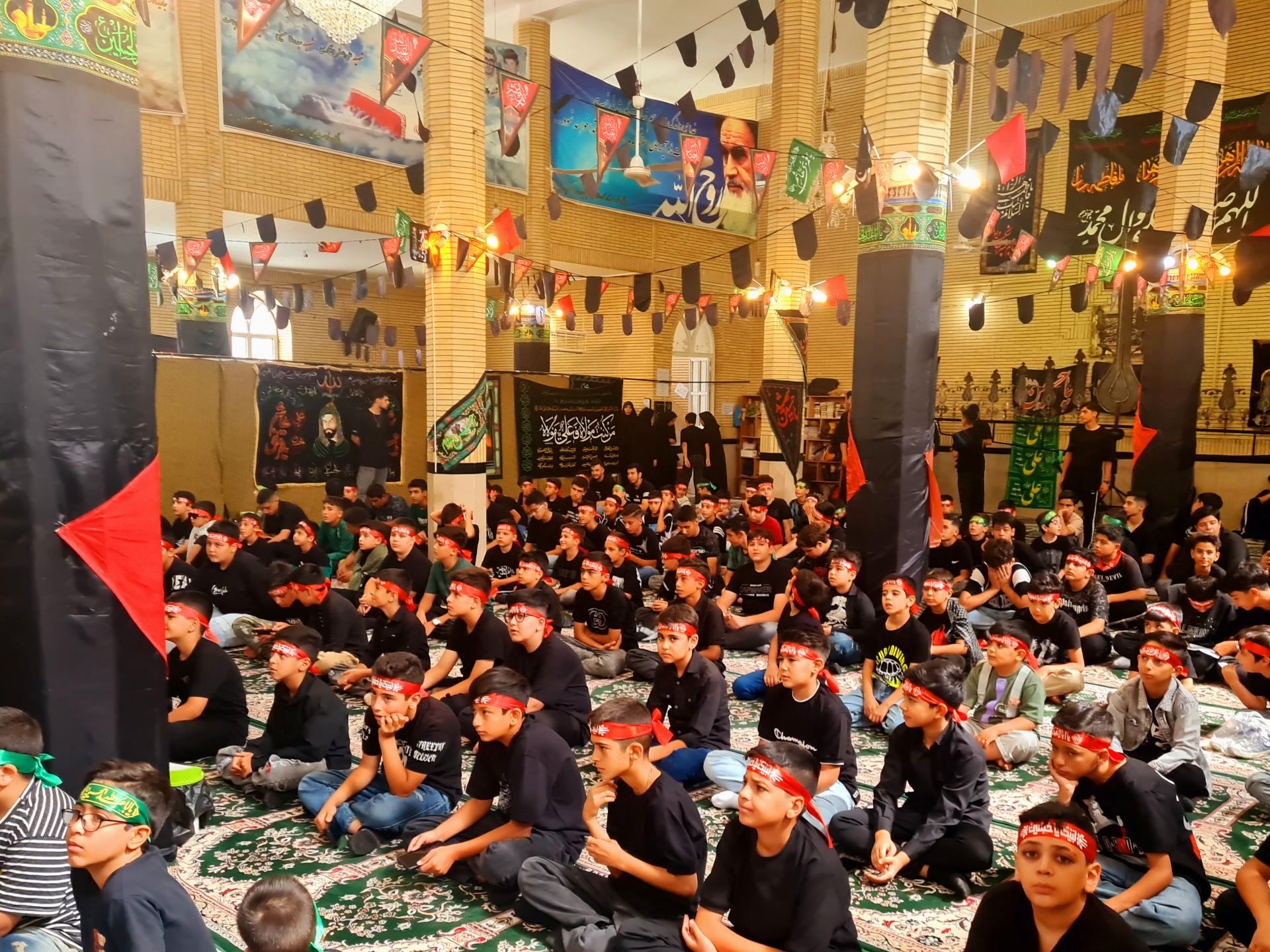 تجدید بیعت دانش‌آموزان ابهری با آرمان‌های عاشورا در سوگواره «احلی من العسل»