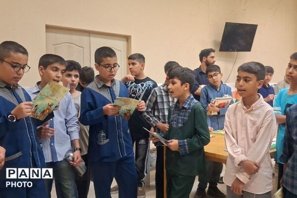 افتتاح نمایشگاه کتاب «رسول آفتاب» با حضور دانش آموزان دبستان فردوسی