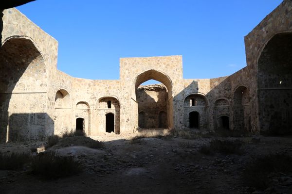 بازدید استاندار خراسان شمالی از دو کاروانسرای تاریخی شهرستان گرمه 