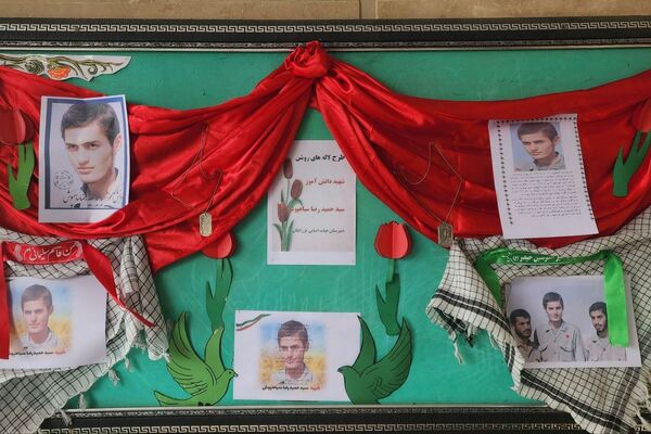 اجرای طرح «لاله‌های روشن» در دبیرستان هیات امنایی فرزانگان با هدف ترویج فرهنگ ایثار
