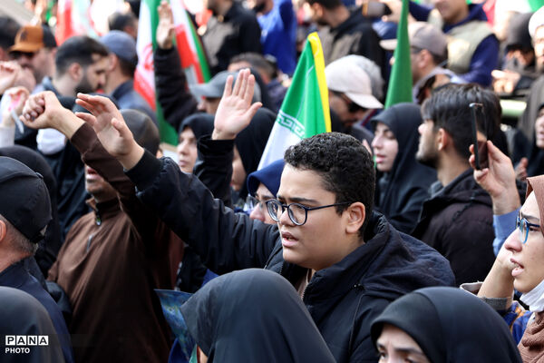 تشییع پیکر شهیدان لاریجانی، سلیمانی و شهدای ناوشکن دنا - 3