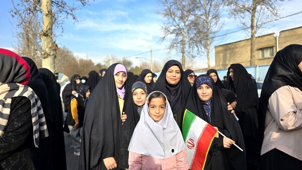 مردم نظرآباد، به فرمان رهبر انقلاب لبیک گفتند