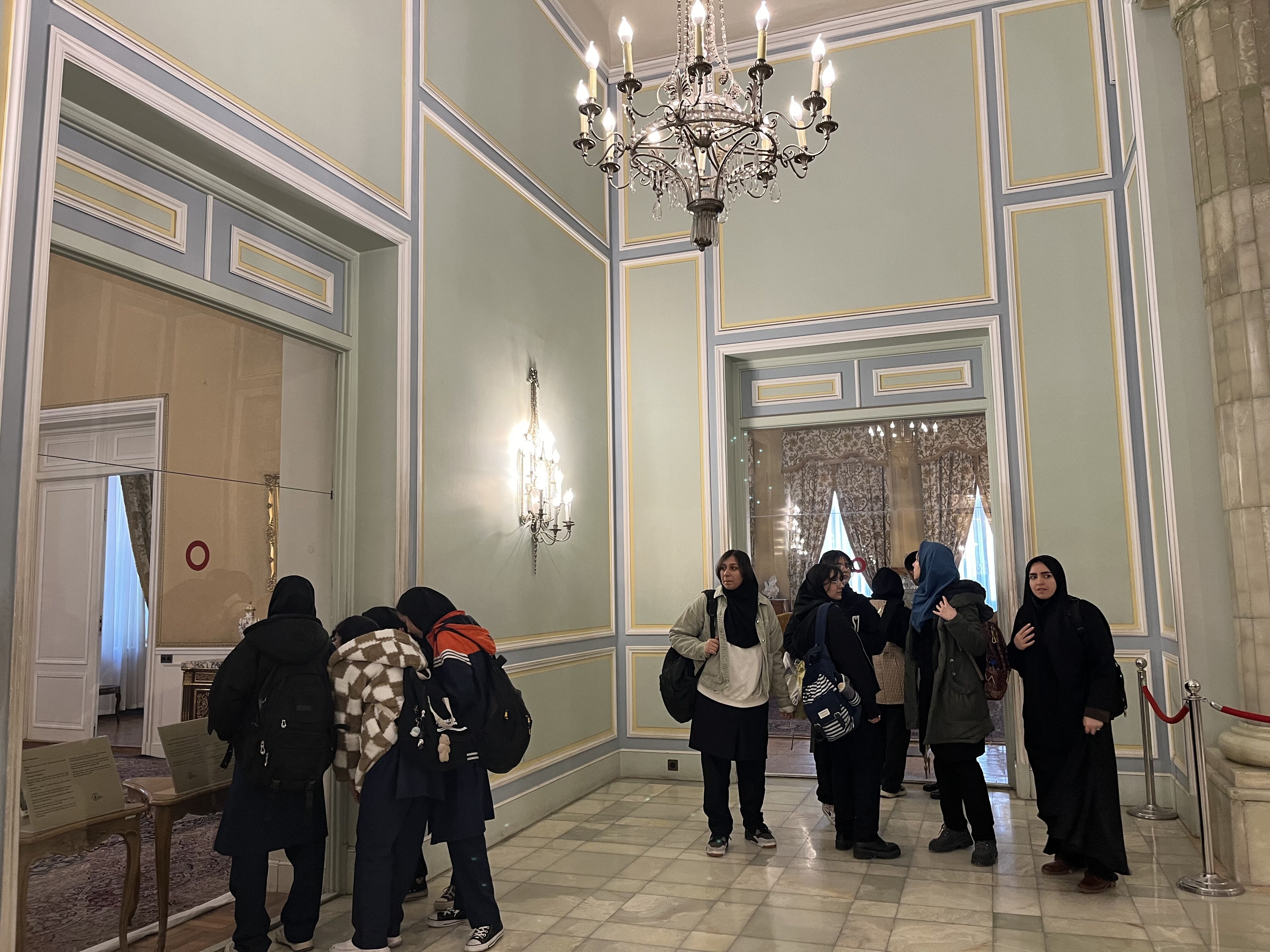 دانش‌آموزان دبیرستان فرزانگان استعداد درخشان ملارد در سفر به دل تاریخ