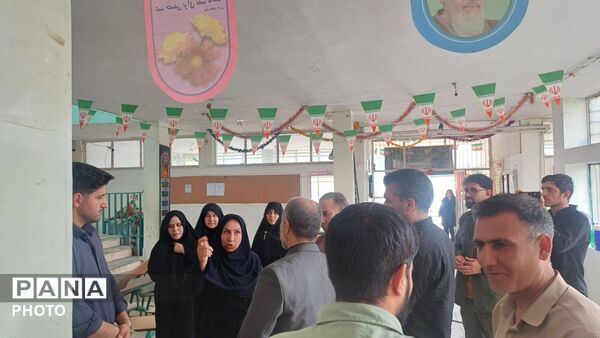 بازدید فرمانده سپاه پاسداران کوهدشت ازاجرای طرح شهید عجمیان در مدرسه معرفت شهرستان کوهدشت