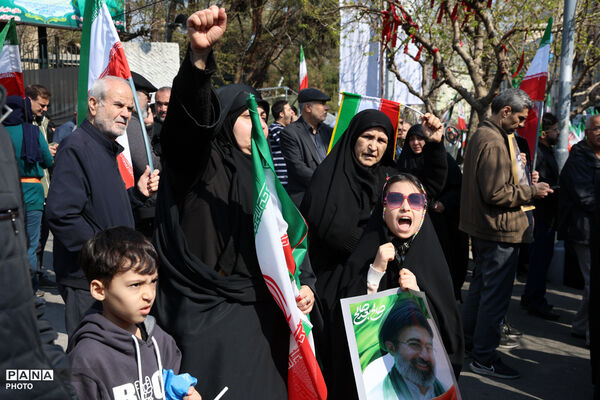 تشییع پیکر شهیدان لاریجانی، سلیمانی و شهدای ناوشکن دنا - 3