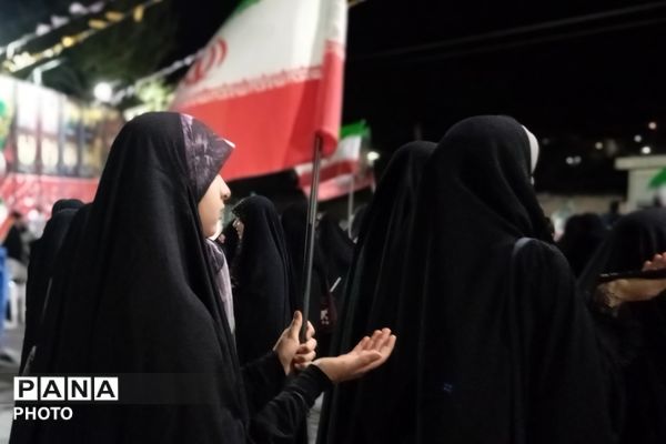 مردم بن میدان حماسه را خالی نمی‌کنند 