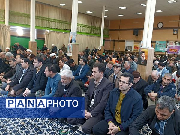  نماز عبادی، سیاسی جمعه با رنگ و بوی دهه فجر در فاروج