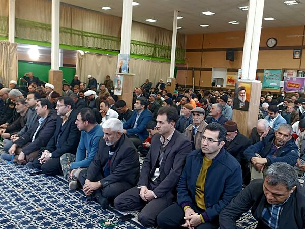  نماز عبادی، سیاسی جمعه با رنگ و بوی دهه فجر در فاروج