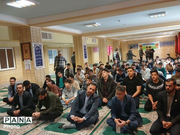 محفل‌ انس‌ باقرآن کریم در استان ایلام برگزار شد.