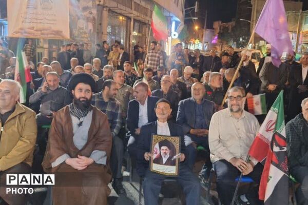تجلیل مردمی از حماسه دفاع مقدس در فیروزکوه؛ حضور گسترده در سومین یادواره شهید گمنام