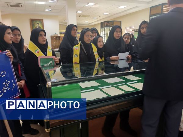 هفته کتاب خوانی در آرامگاه شهید مدرس