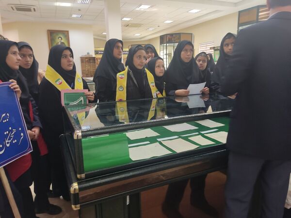 هفته کتاب خوانی در آرامگاه شهید مدرس
