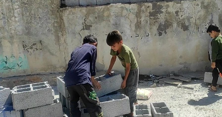 مدرسه‌ای که با دستان دانش‌آموزان جان گرفت