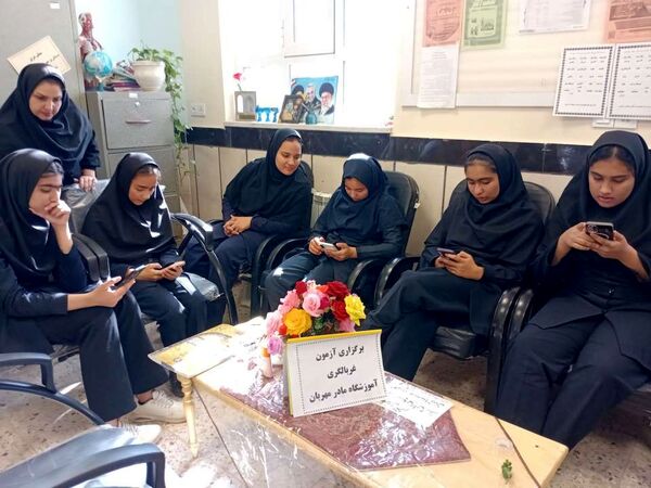 آزمون غربالگری پایه نهم در دبیرستان مادرمهربان خلیل آباد
