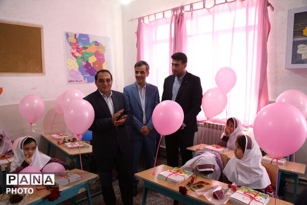آیین استانی جشن شکوفه ها در دبستان حافظ ناحیه یک اردبیل 