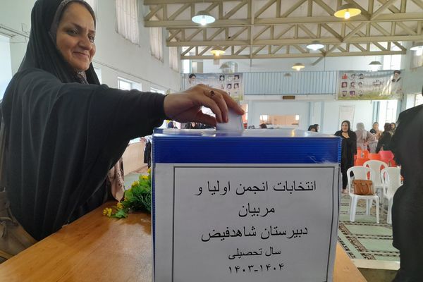 انتخابات انجمن اولیا و مربیان دبیرستان شاهد فیض