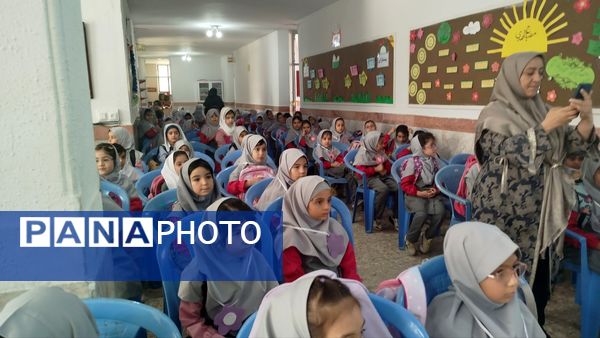 جشن شکوفه ها در دبستان نیایش 