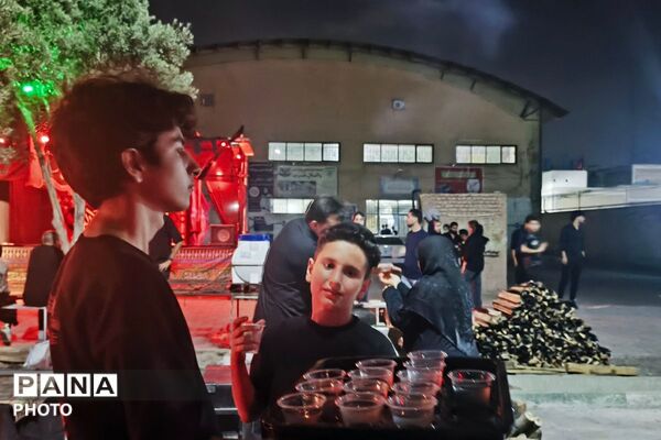موکب نوجوانان؛ جایی که شاگردان دوشادوش مربی خدمت می‌کنند