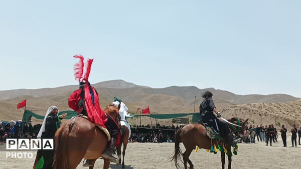 مراسم نمادین تعزیه خوانی در روز عاشورای حسینی در شهر بار نیشابور