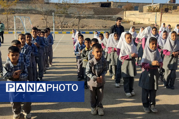 مراسم صبحگاهی دبستان شهید رحمت الله قلعه یزدانی و آموزشگاه آیت الله اراکی