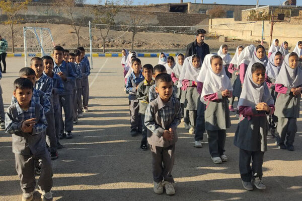 مراسم صبحگاهی دبستان شهید رحمت الله قلعه یزدانی و آموزشگاه آیت الله اراکی