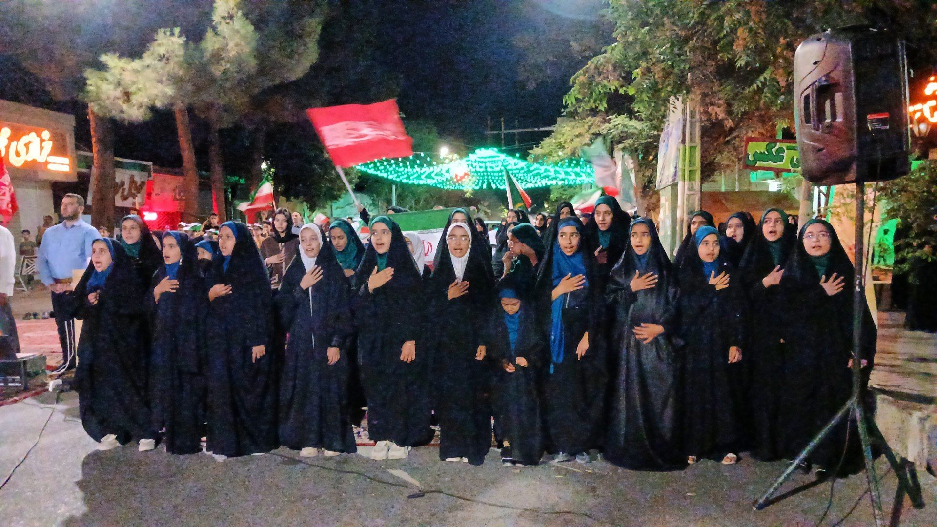 ادامه اجتماعات شبانه، از سرودخوانی تا شهید شناسی