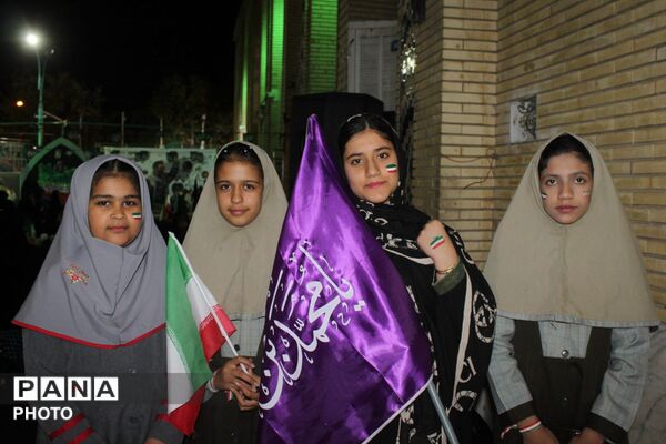 تجمع دانش‌آموزان در چهلمِ یاران سفرکرده
