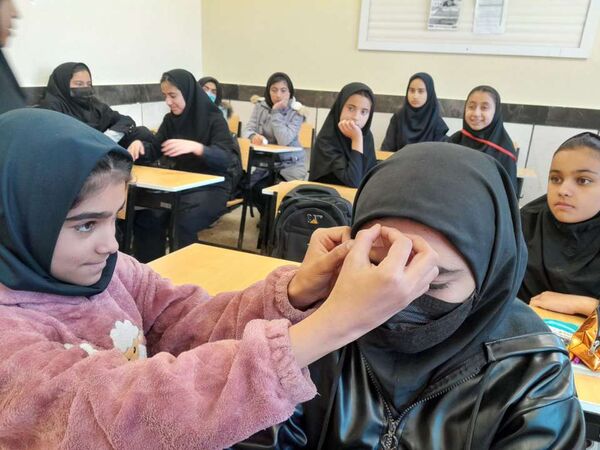 مانور زلزله در دبیرستان مادرمهربان خلیل آباد