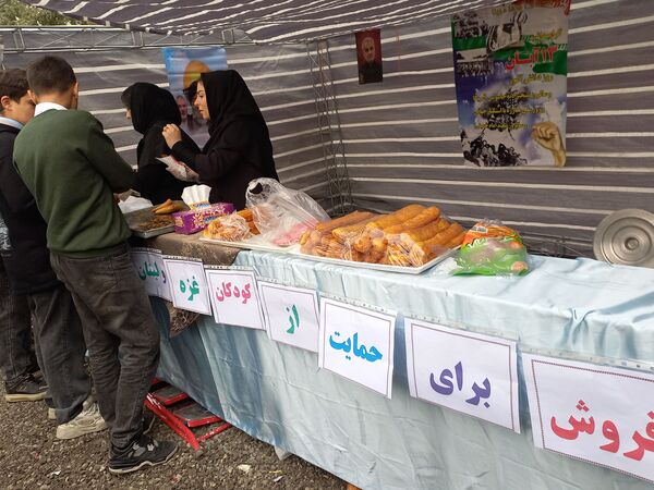حضور دانش آموزان اسلامشهری در راهپیمایی ۱۳ آبان